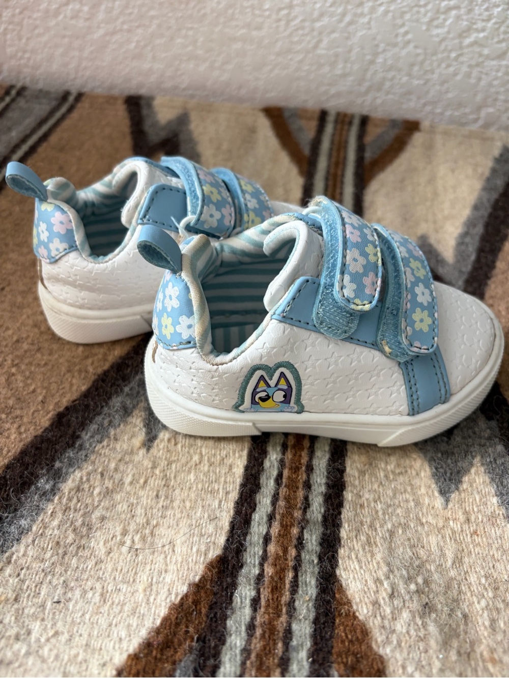 Ludo studio Bluey White and Light Blue Floral baby 3 Sneakers